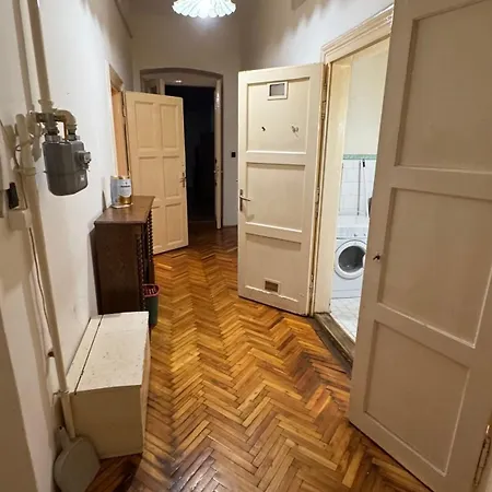 Nye Tribe Apartament *